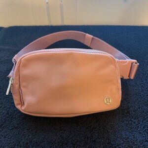 Lululemon Everywhere Belt Bag 1L-Pink
